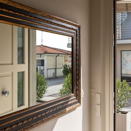 Viareggio Suite - Beach Apartment Екстер'єр фото