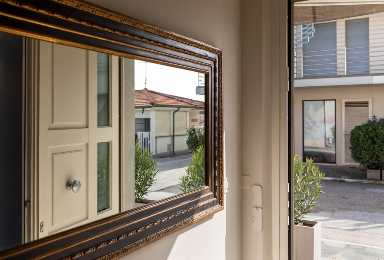 Viareggio Suite - Beach Apartment Екстер'єр фото